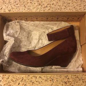 Clarks Bassett Mist, Sz 6.5 Burgundy Suede Wedges